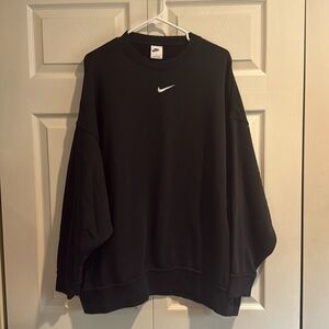 Women’s Nike sweatshirt, EUC, Large.